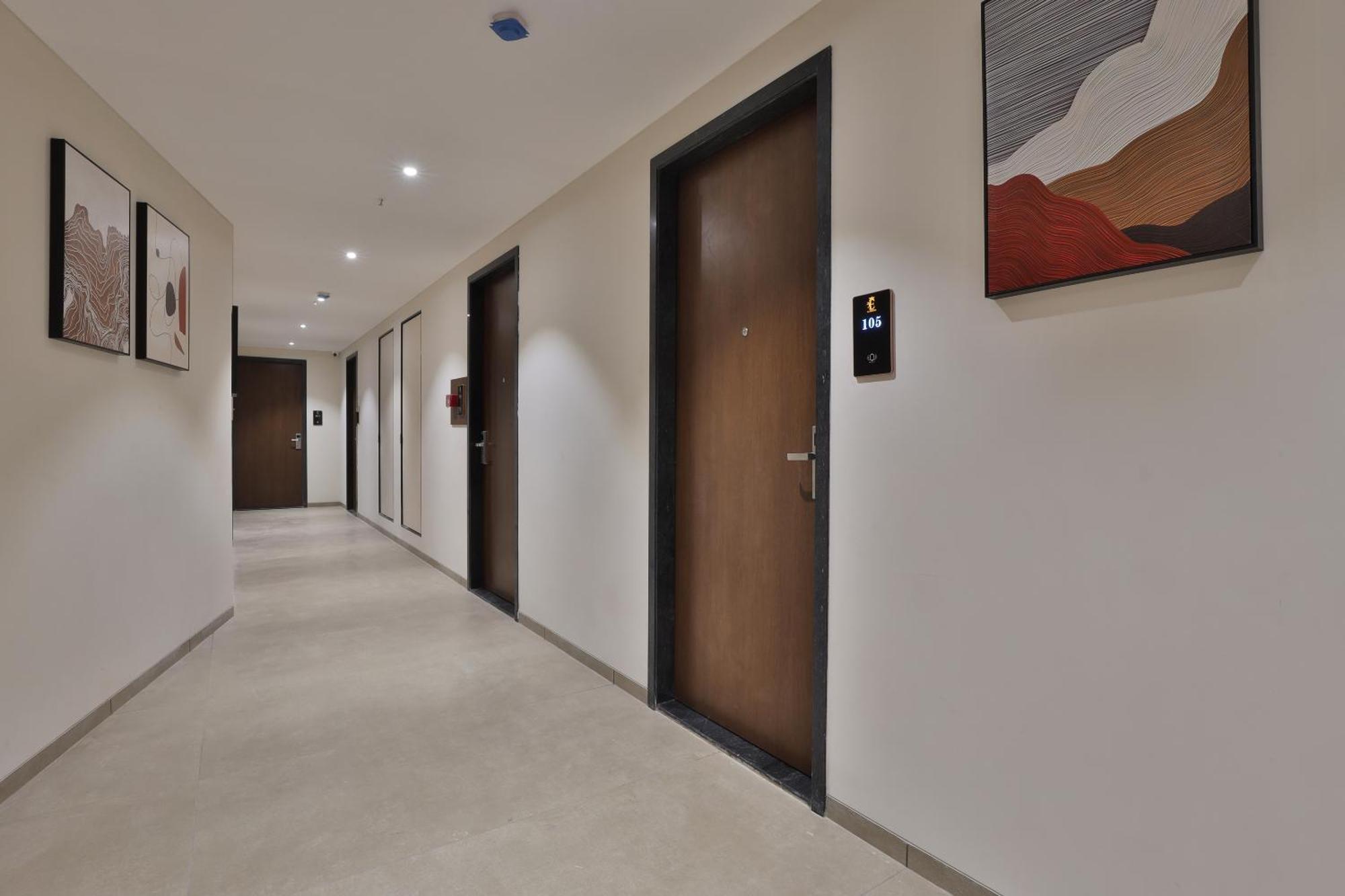 Hotel Elements Surat Exterior foto