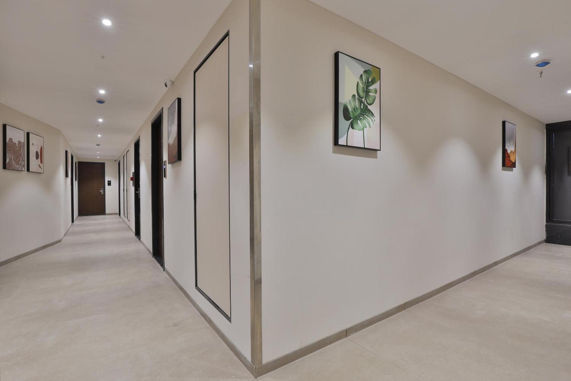 Hotel Elements Surat Exterior foto